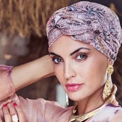 Aan de vooravond van een chemotraject is het een veelgestelde vraag. Hoe snel verlies je haar bij chemo? Lees hier meer over in deze blog.
